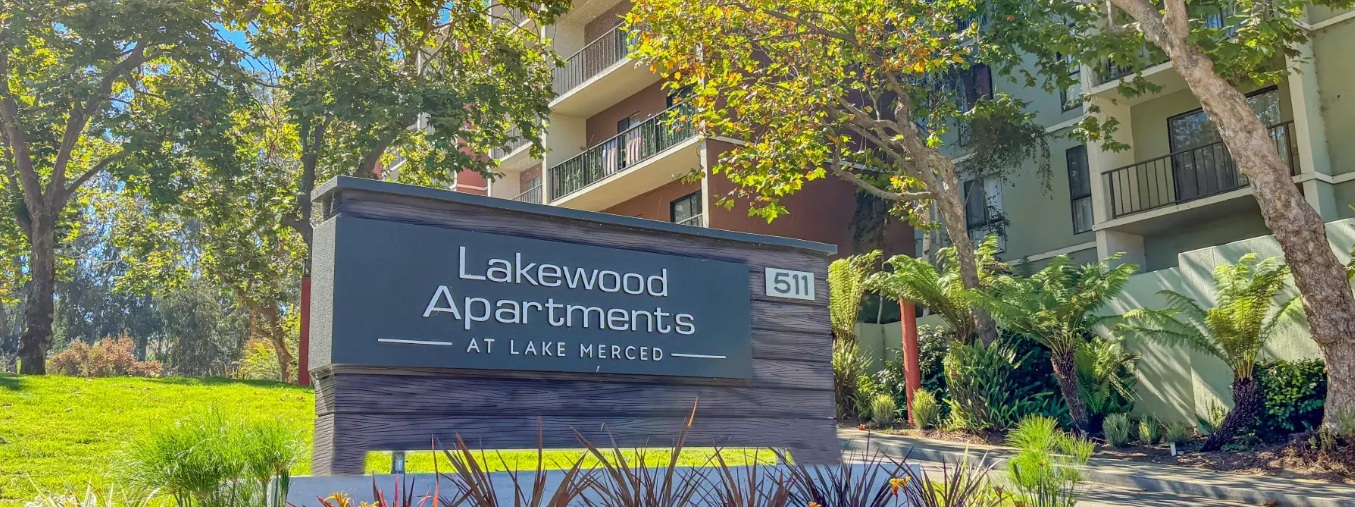 Lakewood Apartments At Lake Merced photo 4